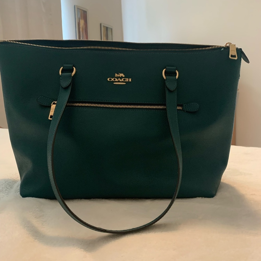 Coach zip top tote. Green leather shoulder bag